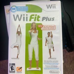 Wii Fit Plus (Wii) - White & Green Game + Case and manual (TESTED)